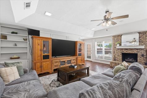 2008 Iron Horse Court Arlington TX 76017