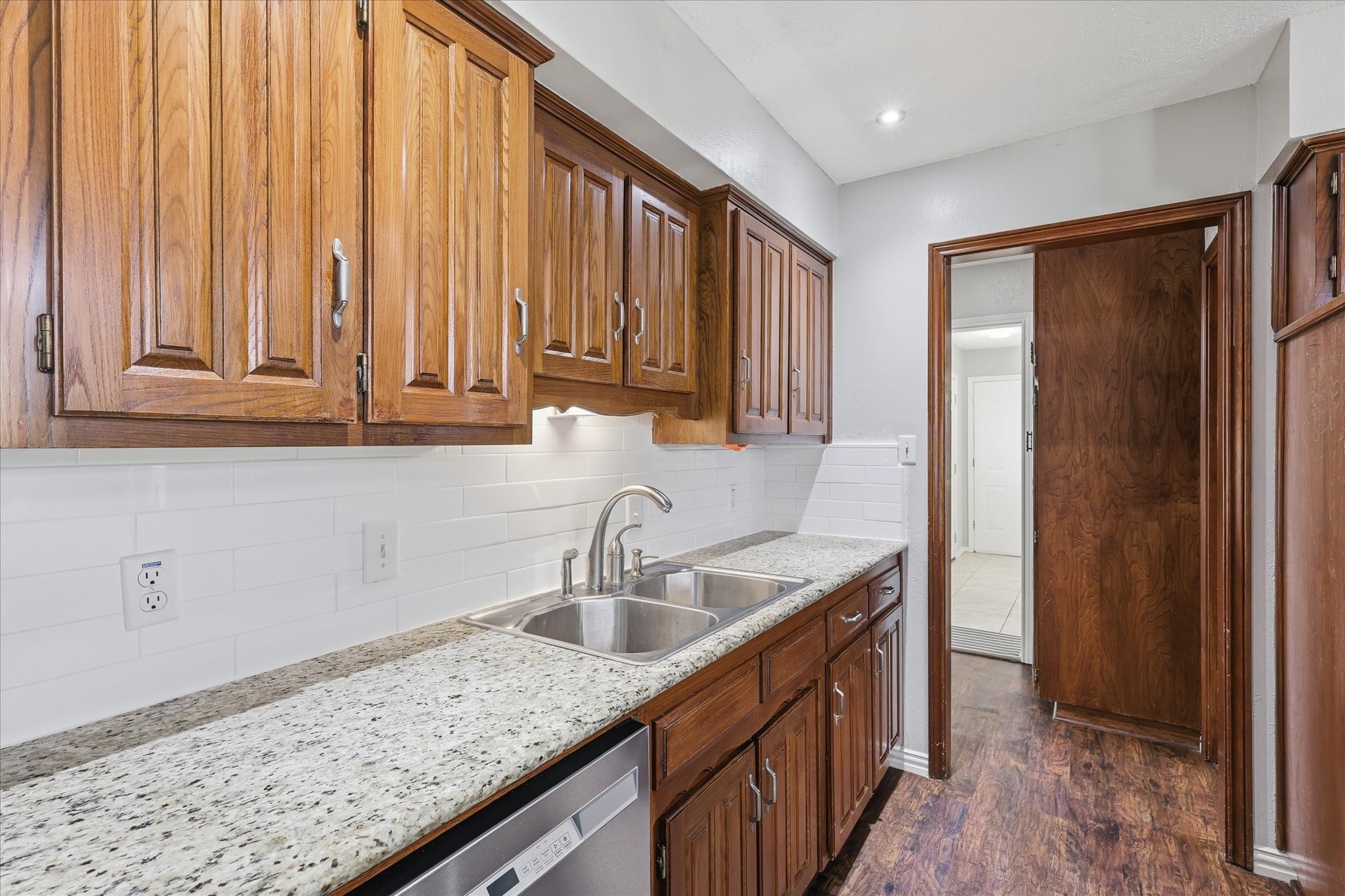 2008 Iron Horse Court Arlington TX 76017