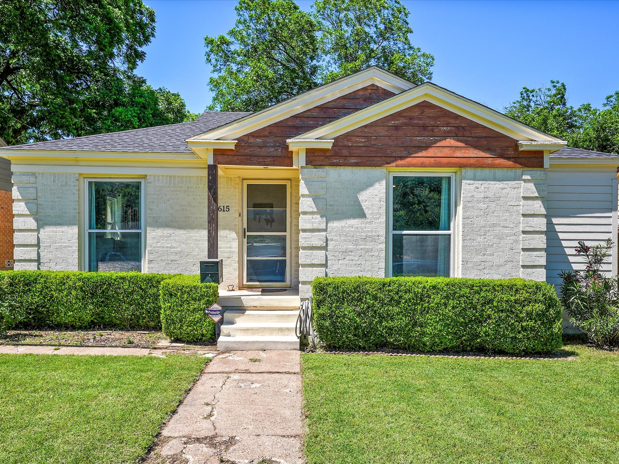 2615 Burlington Boulevard Dallas TX 75211