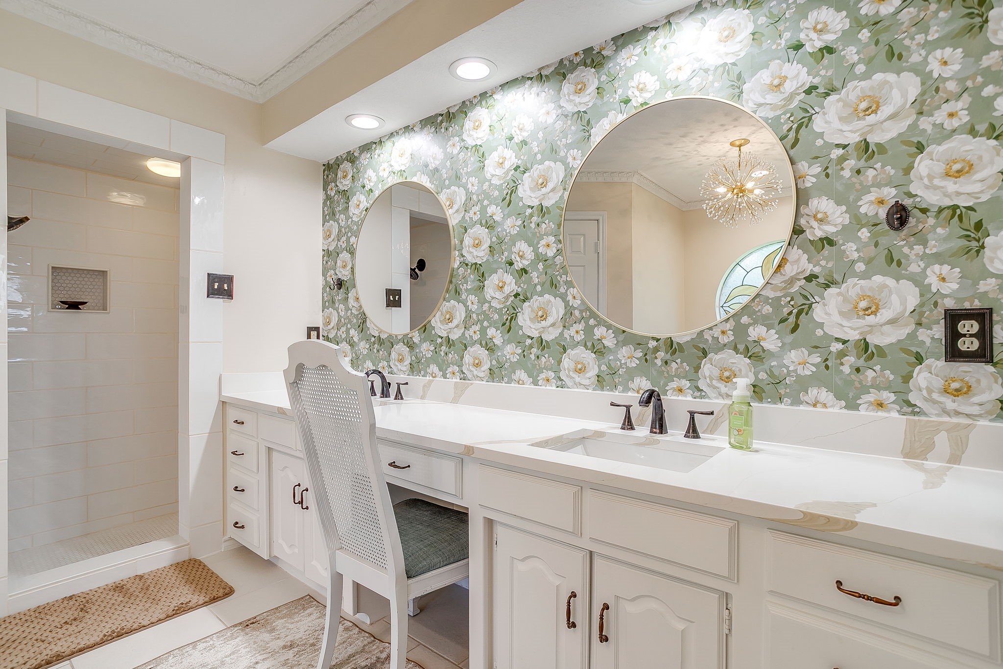 3704 Edgefield Lane Bedford TX 76021