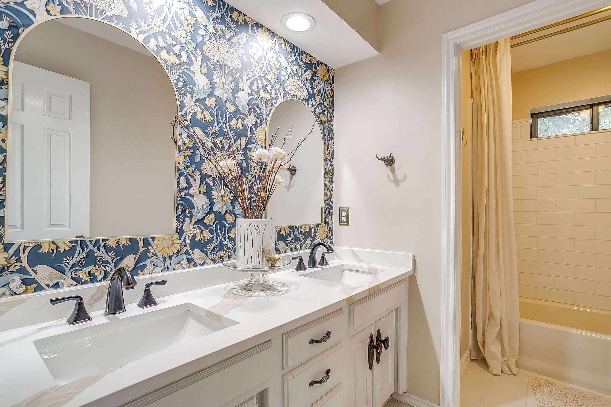 3704 Edgefield Lane Bedford TX 76021
