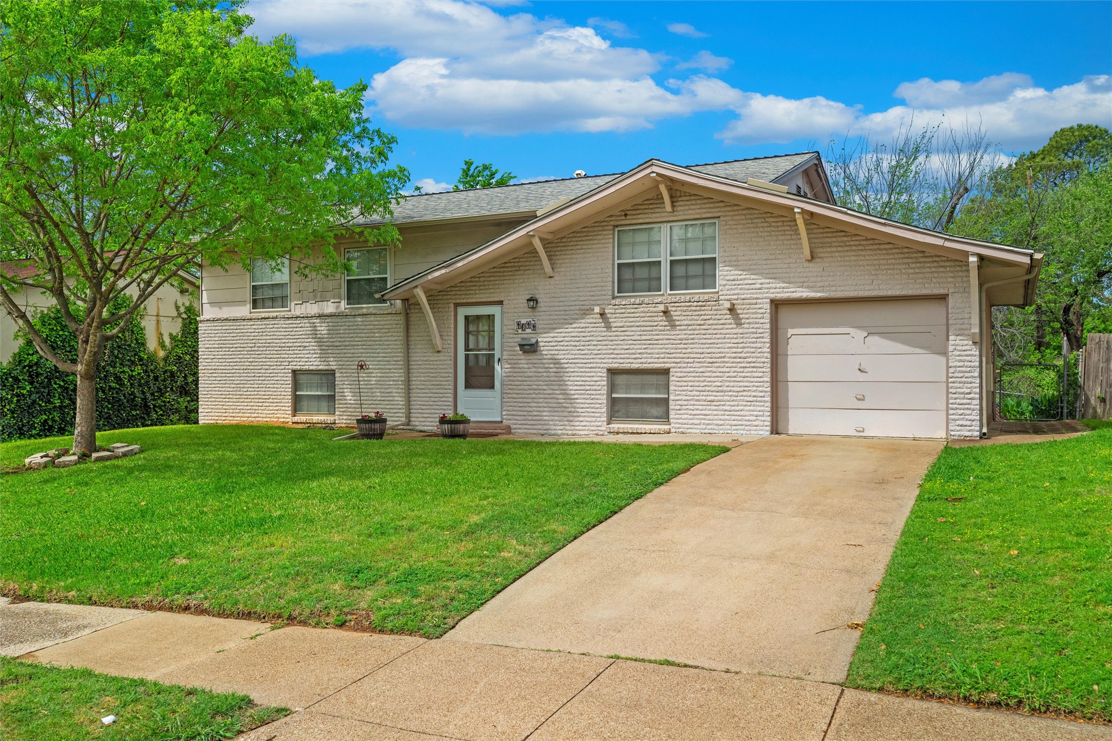 1011 S Delaware Street Irving TX 75060