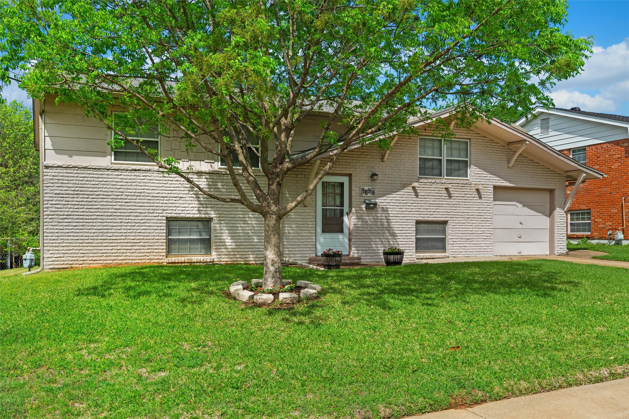 1011 S Delaware Street Irving TX 75060