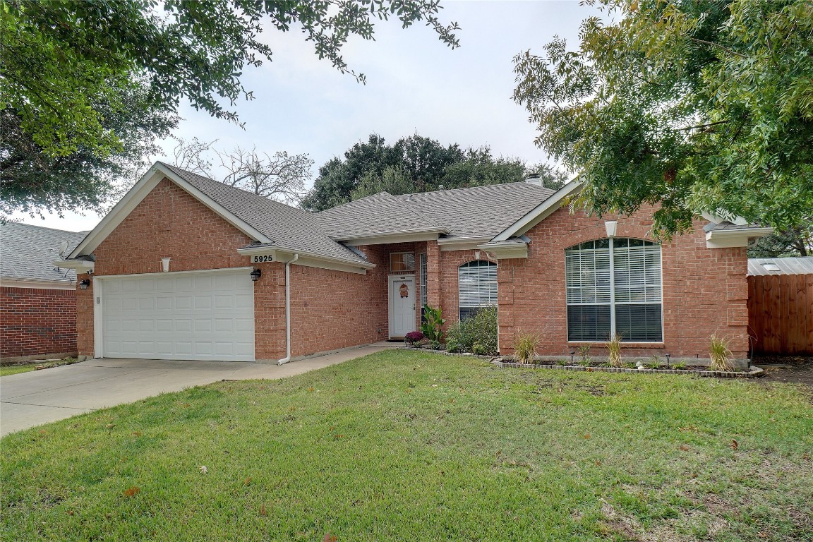 5925 Lakeview Court Haltom City TX 76137