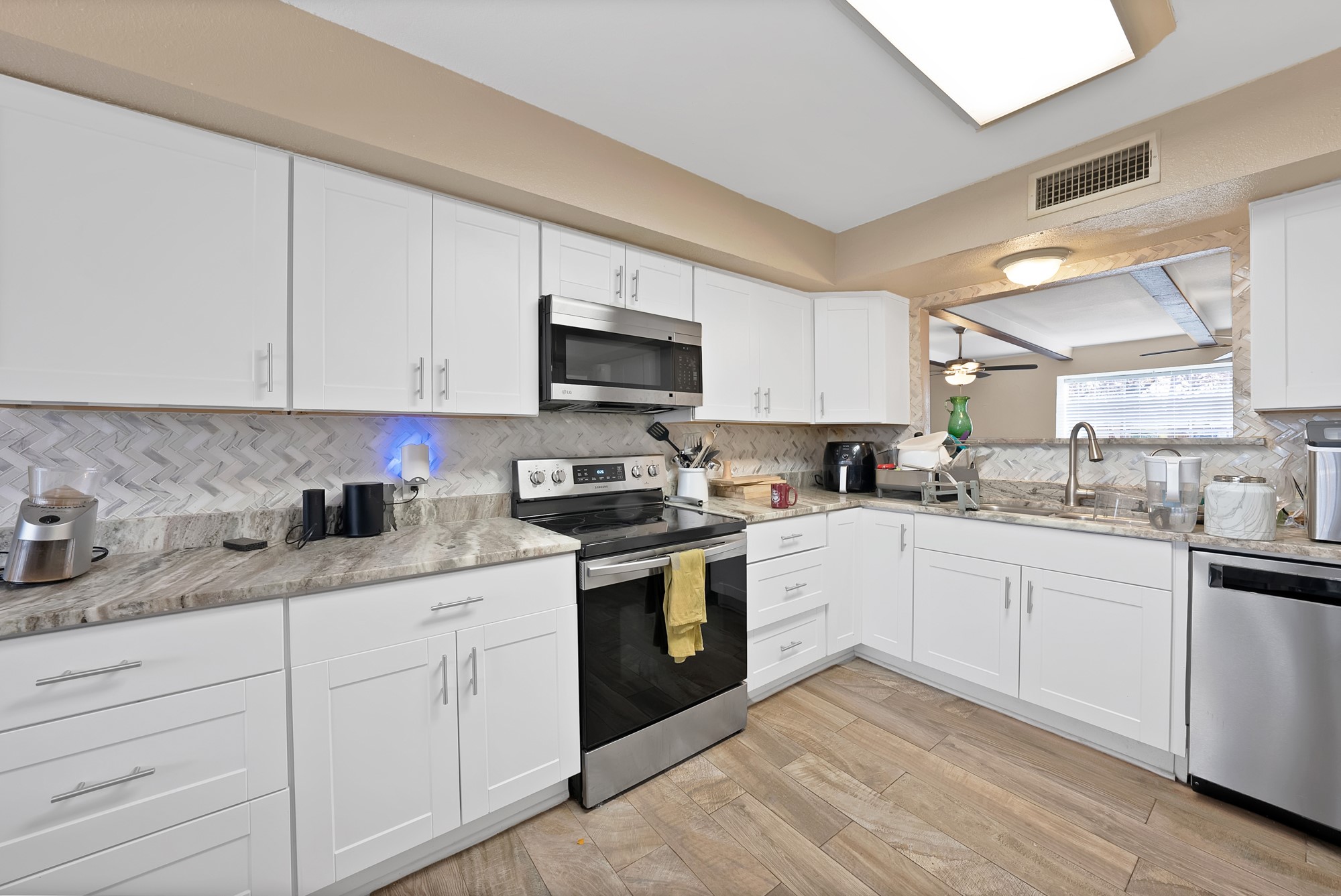 1818 Burr Oak Street Arlington TX 76012