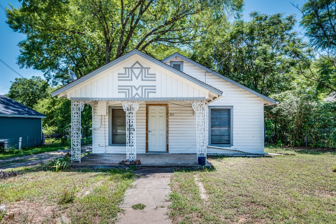 211 S Watson Street Alvarado TX 76009