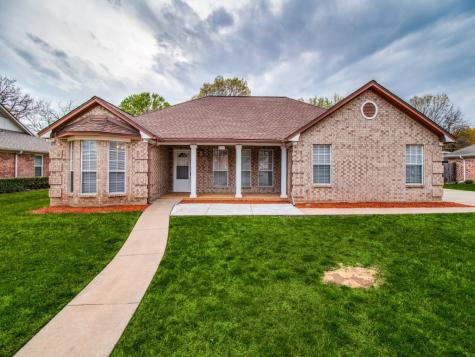 2111 Pecan Street Bonham TX 75418