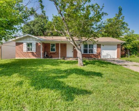 621 NW King Street Burleson TX 76028