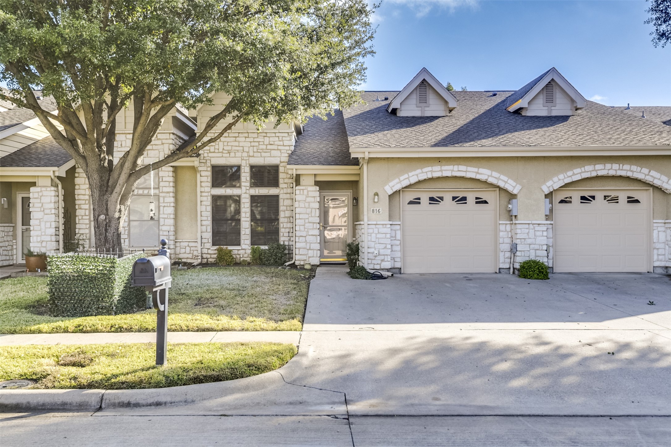 816 Earhart Avenue Grand Prairie TX 75051