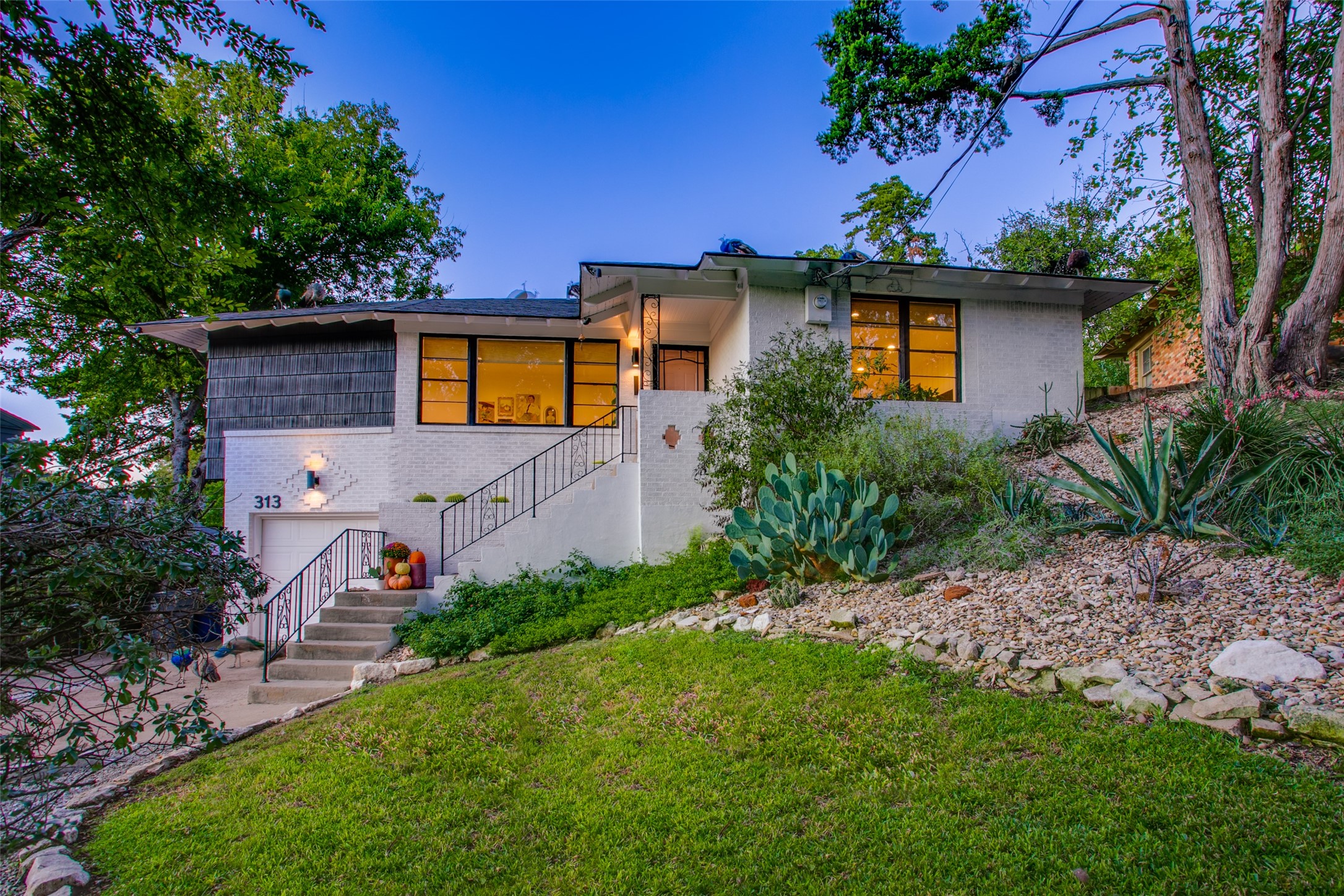 313 Edgemont Avenue Dallas TX 75216