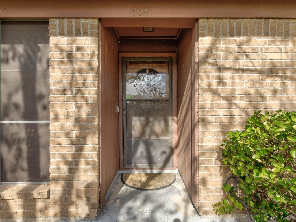 909 Childers Avenue Benbrook TX 76126
