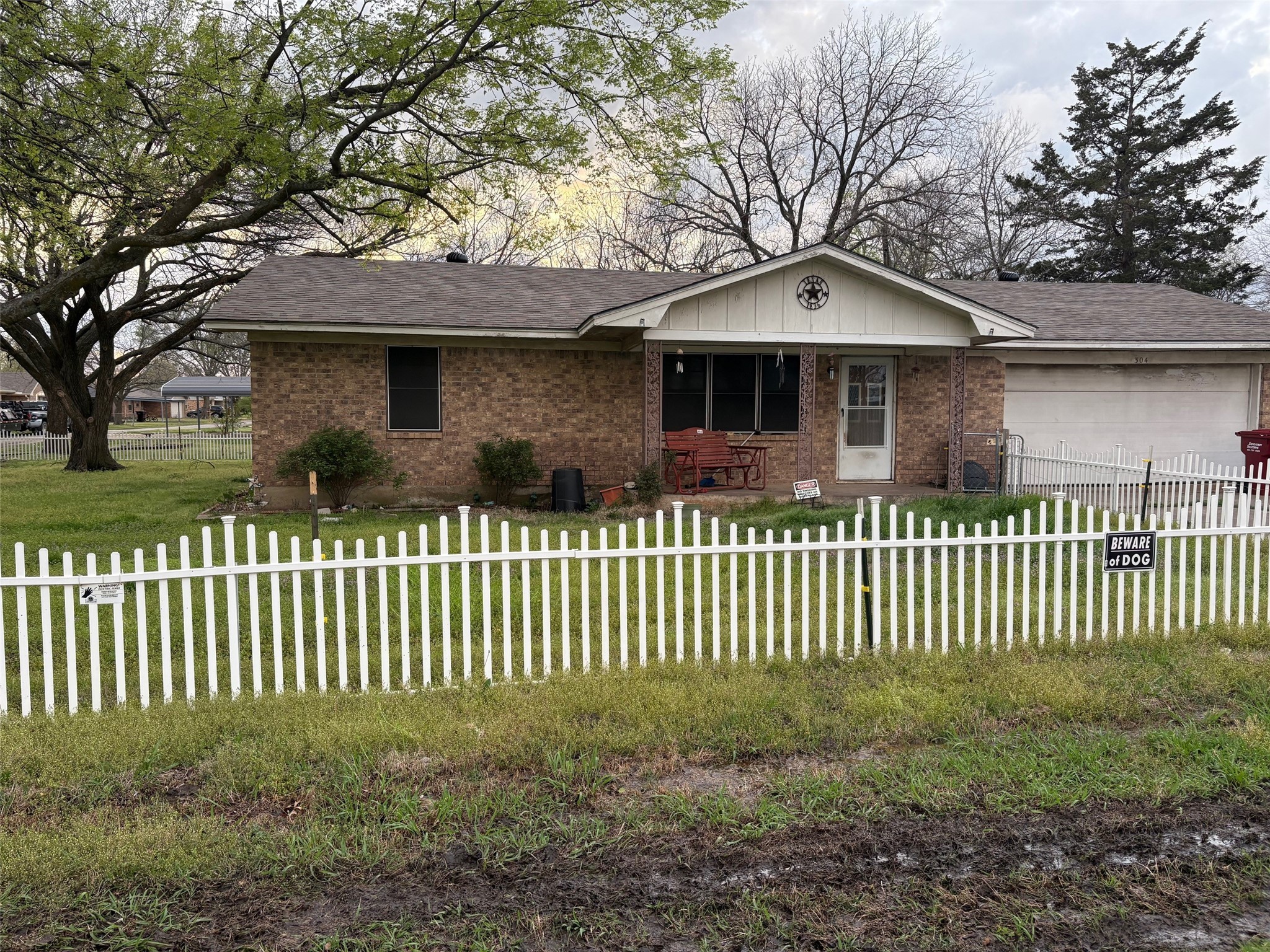 304 W Carter Street Savoy TX 75479