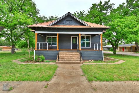 501 S Arlington Street Winters TX 79567