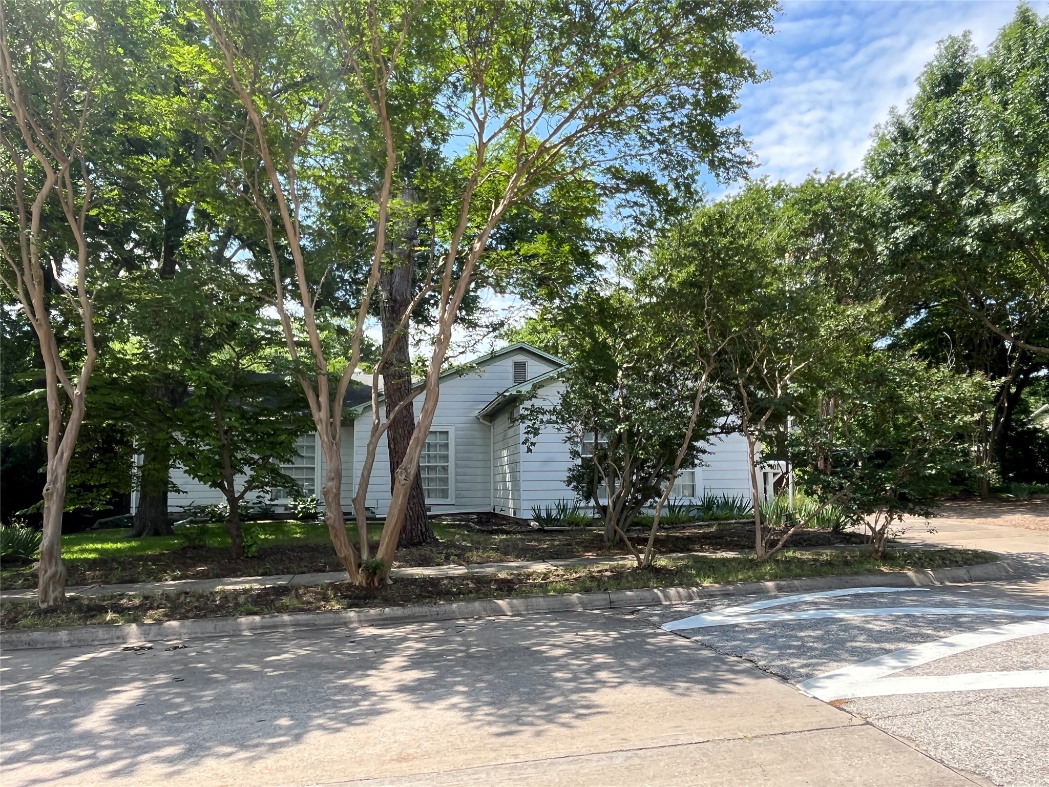 400 Edgefield Drive Garland TX 75040