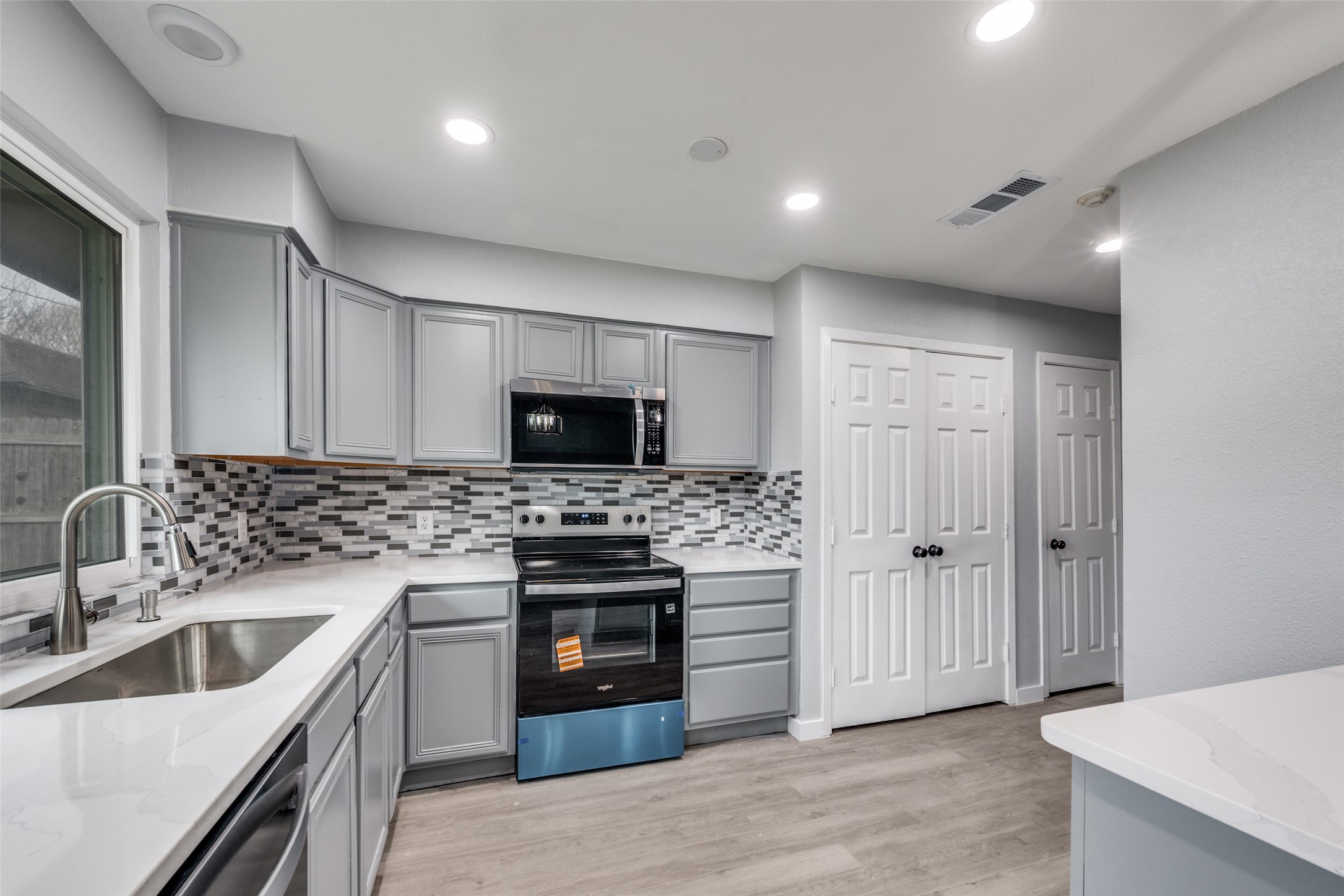 2006 Elmridge Drive Arlington TX 76012