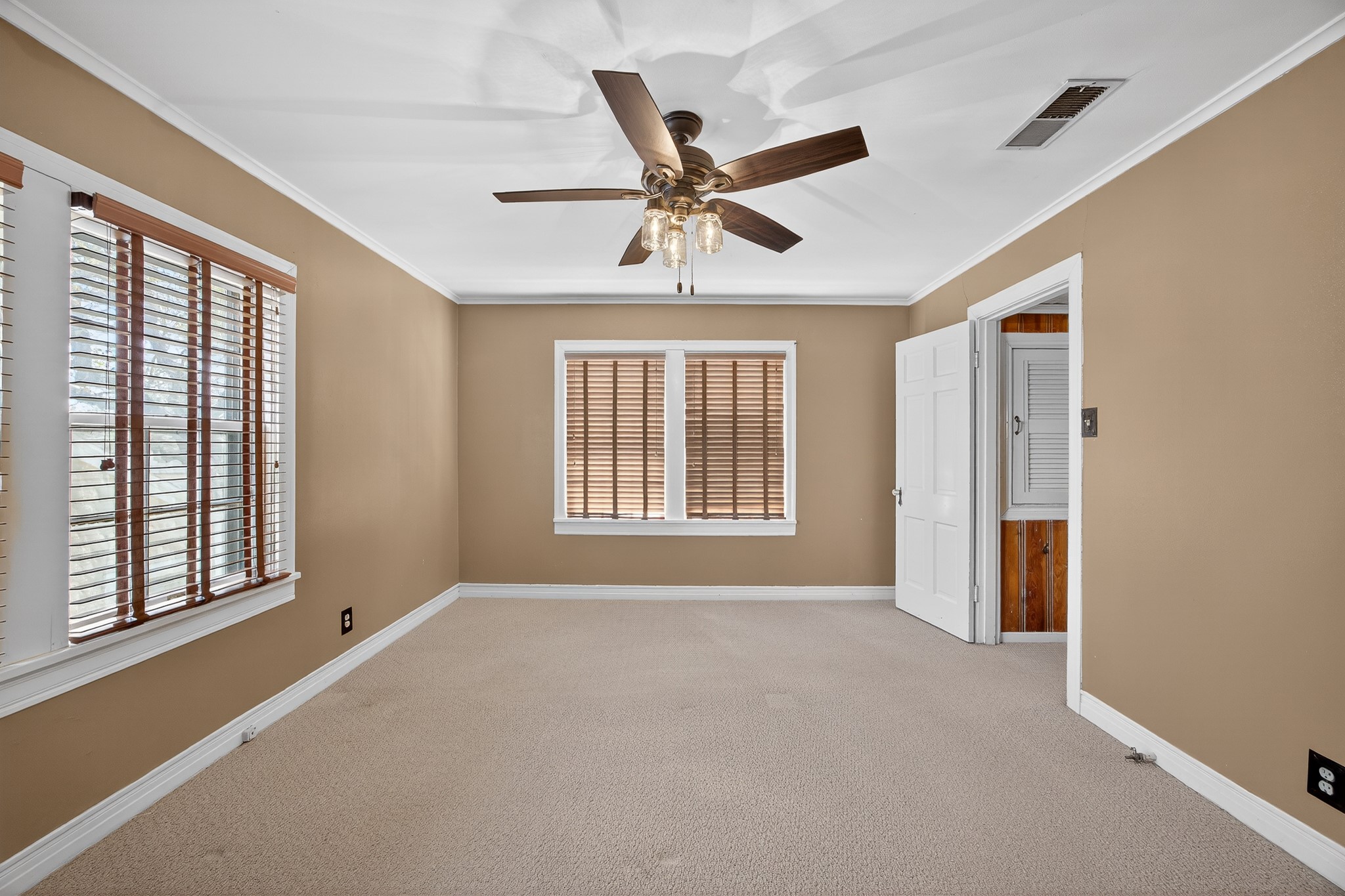 2525 Goldenrod Avenue Fort Worth TX 76111
