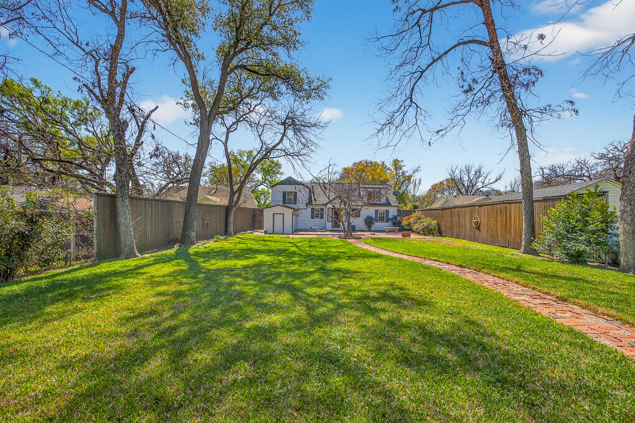 2525 Goldenrod Avenue Fort Worth TX 76111