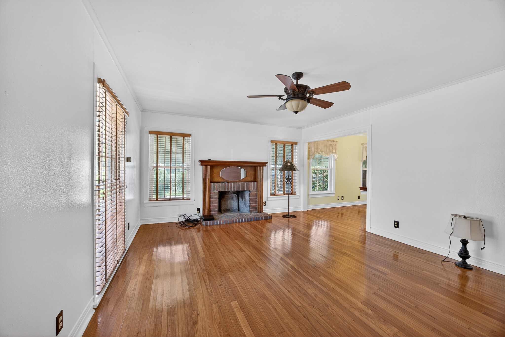 2525 Goldenrod Avenue Fort Worth TX 76111