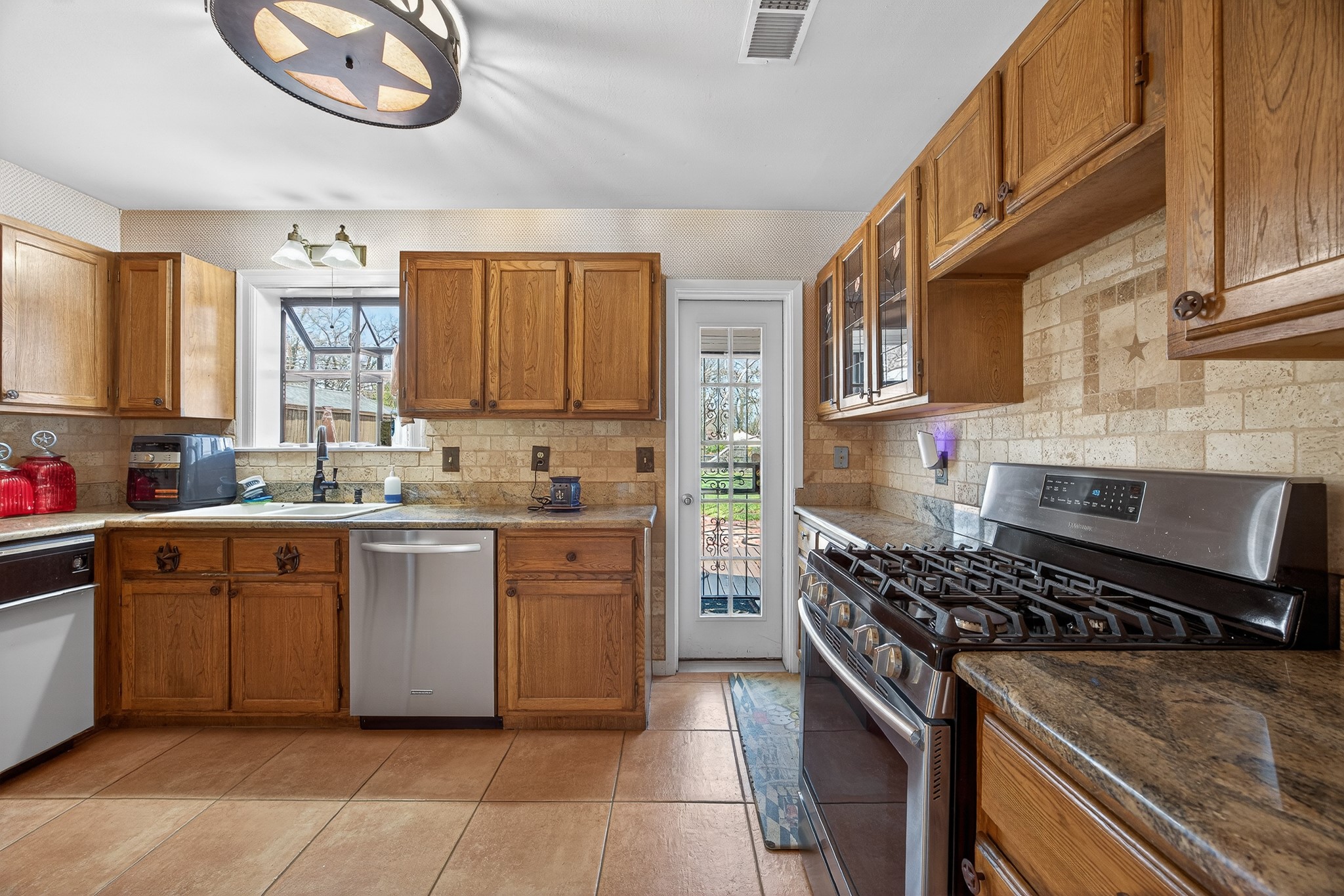 2525 Goldenrod Avenue Fort Worth TX 76111