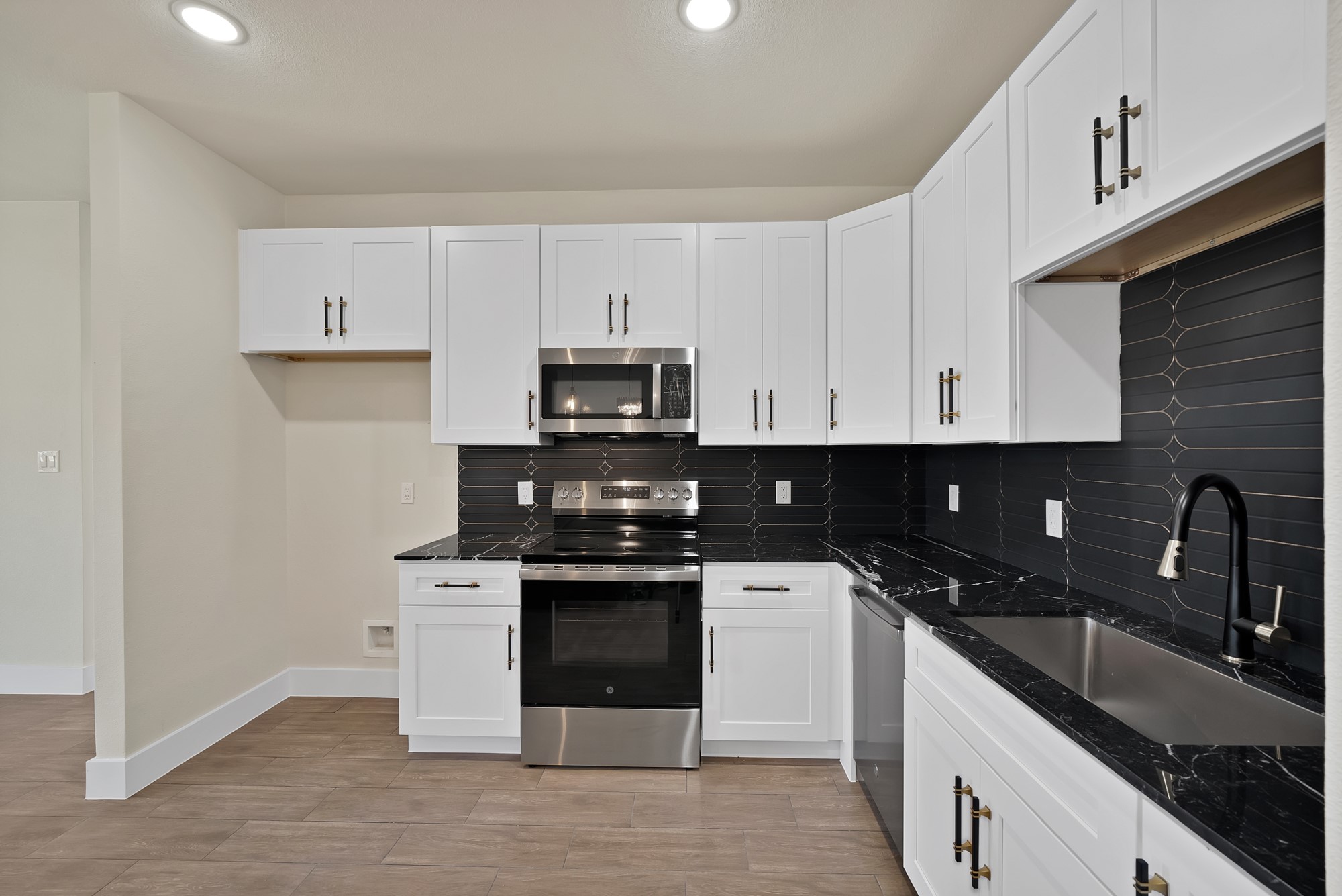 5104 Waterbury Court Granbury TX 76048