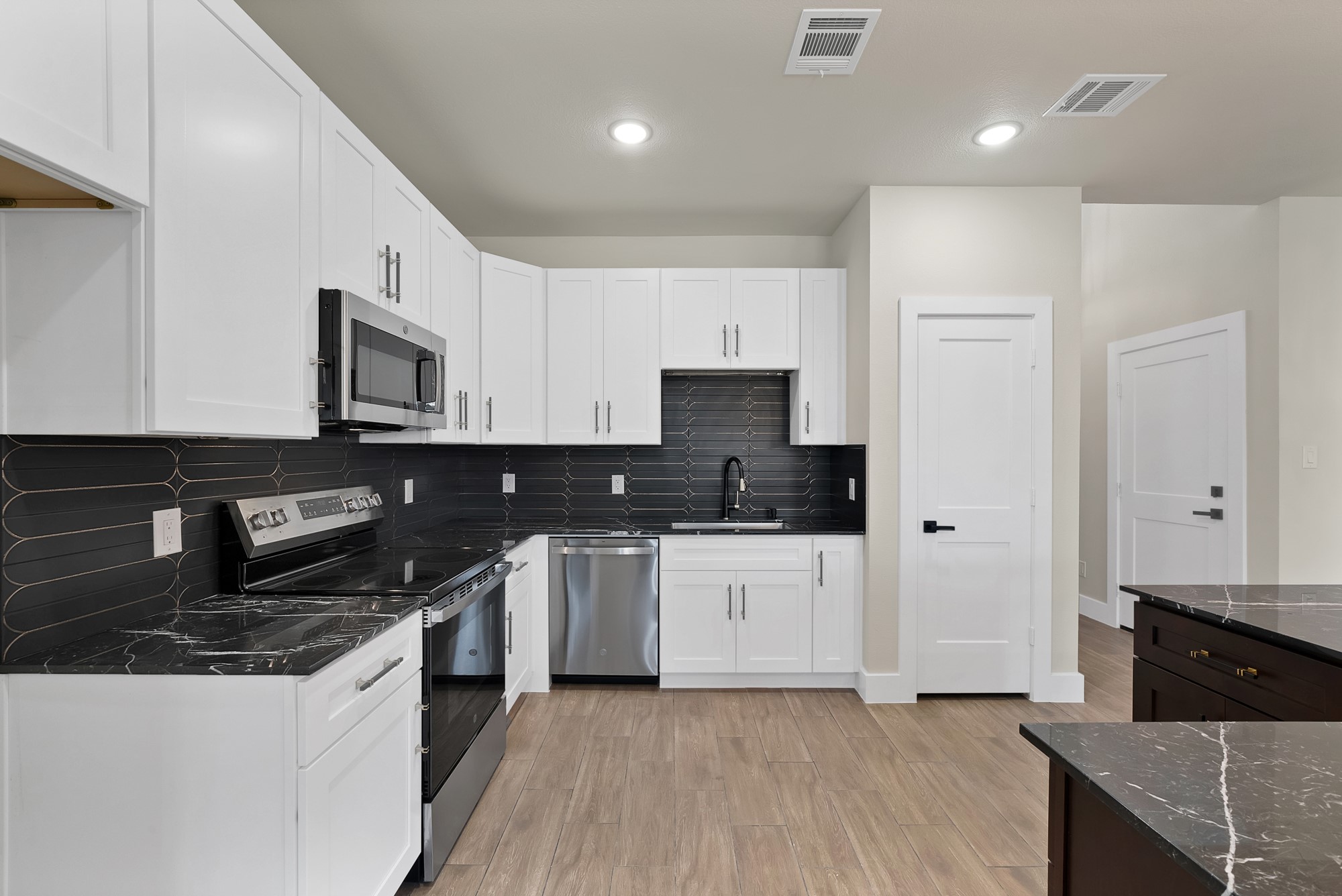 5104 Waterbury Court Granbury TX 76048