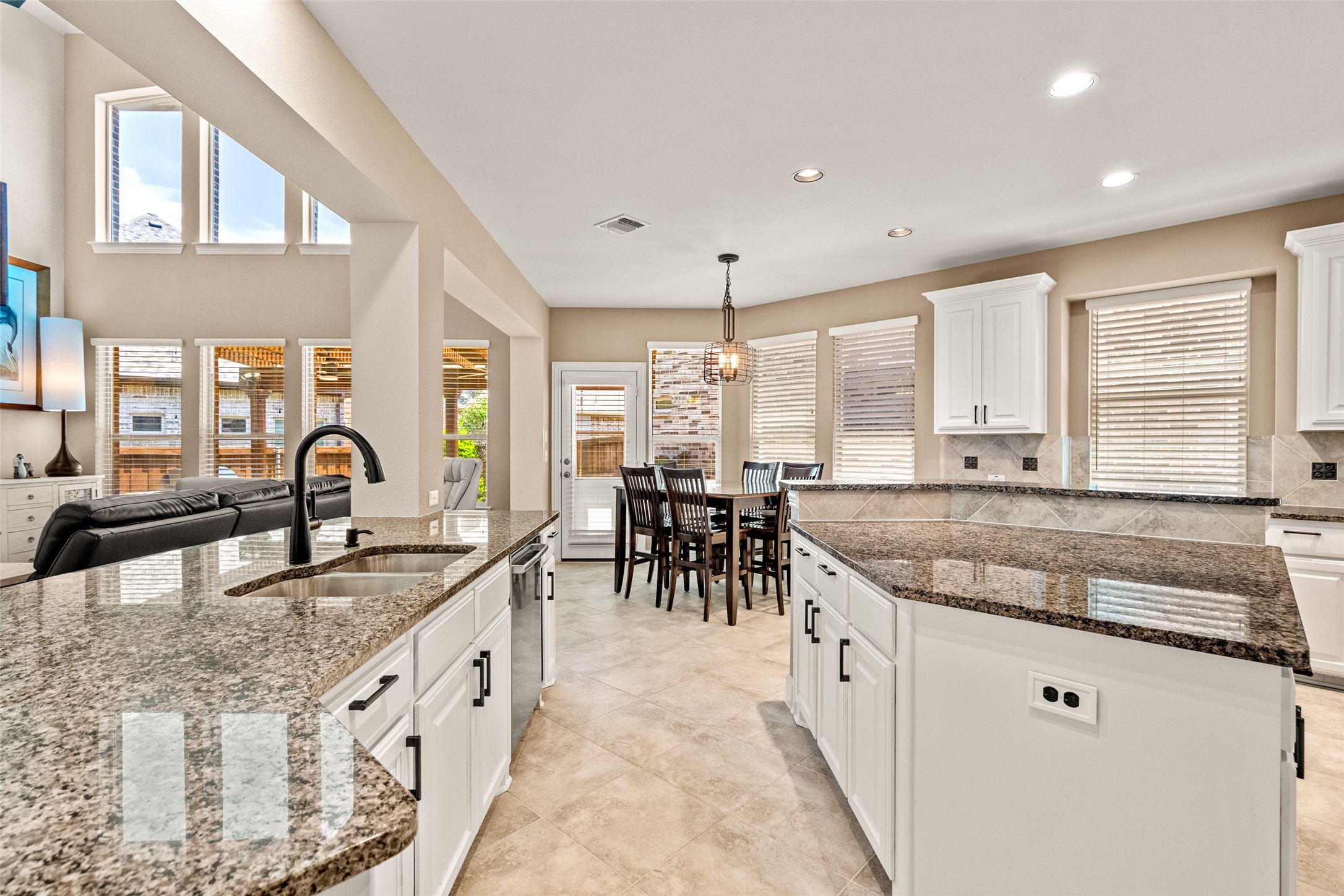 8255 Lindsay Gardens The Colony TX 75056