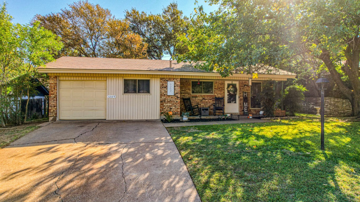 1209 Lynn Street Weatherford TX 76086
