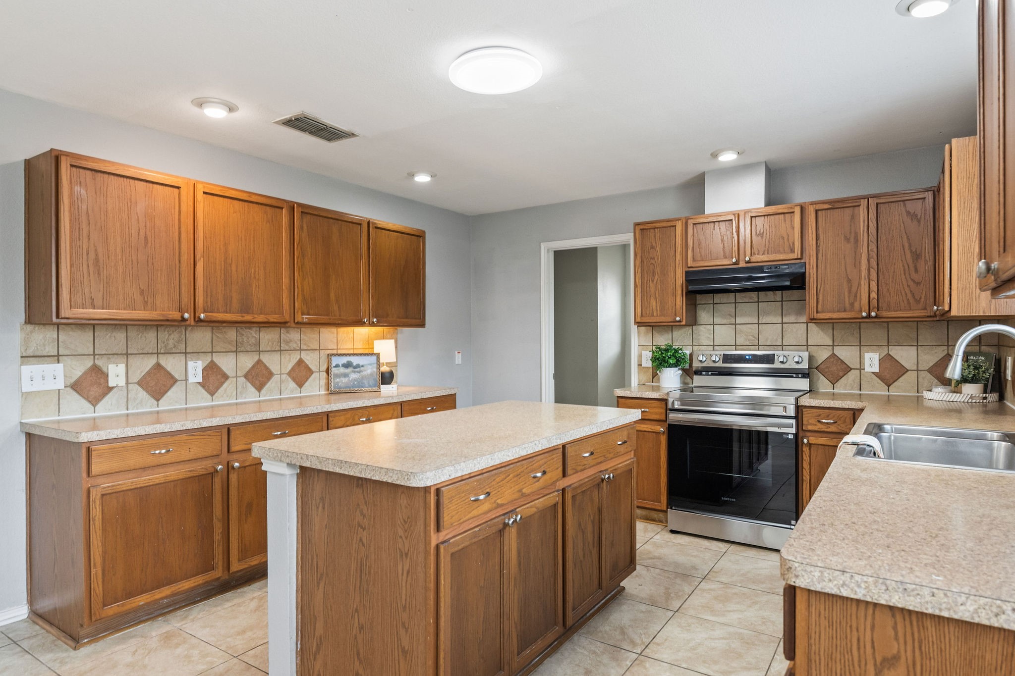 601 Amy Way Euless TX 76039