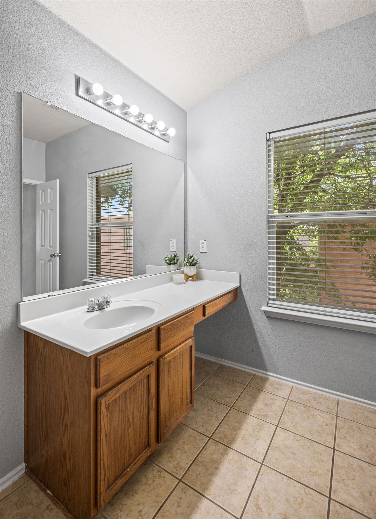 601 Amy Way Euless TX 76039