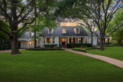 1113 N Canterbury Court Dallas TX 75208
