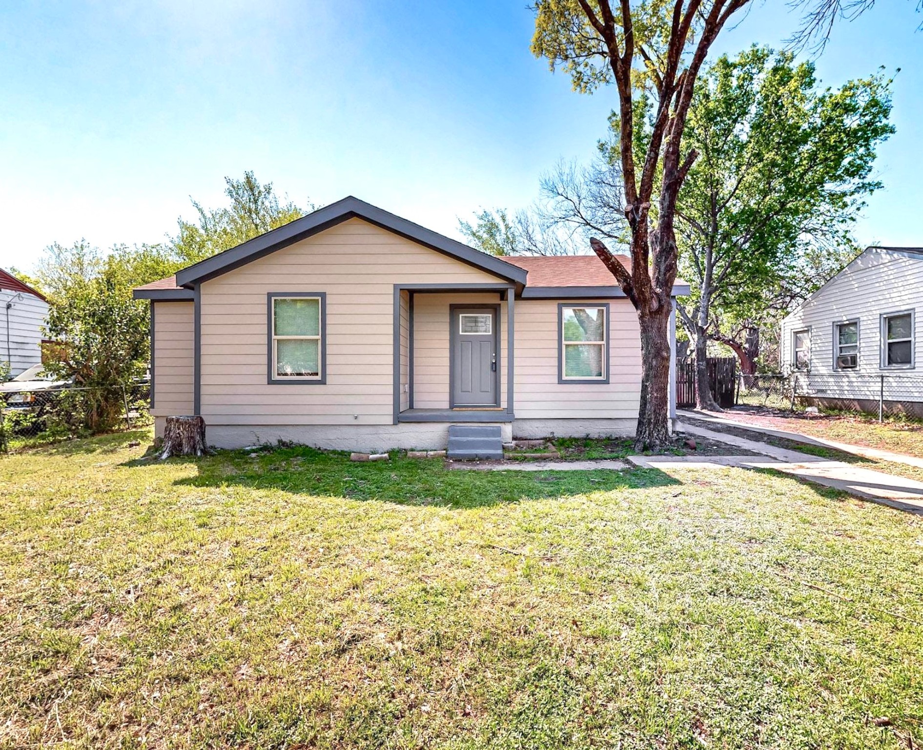 3215 Idaho Avenue Dallas TX 75216