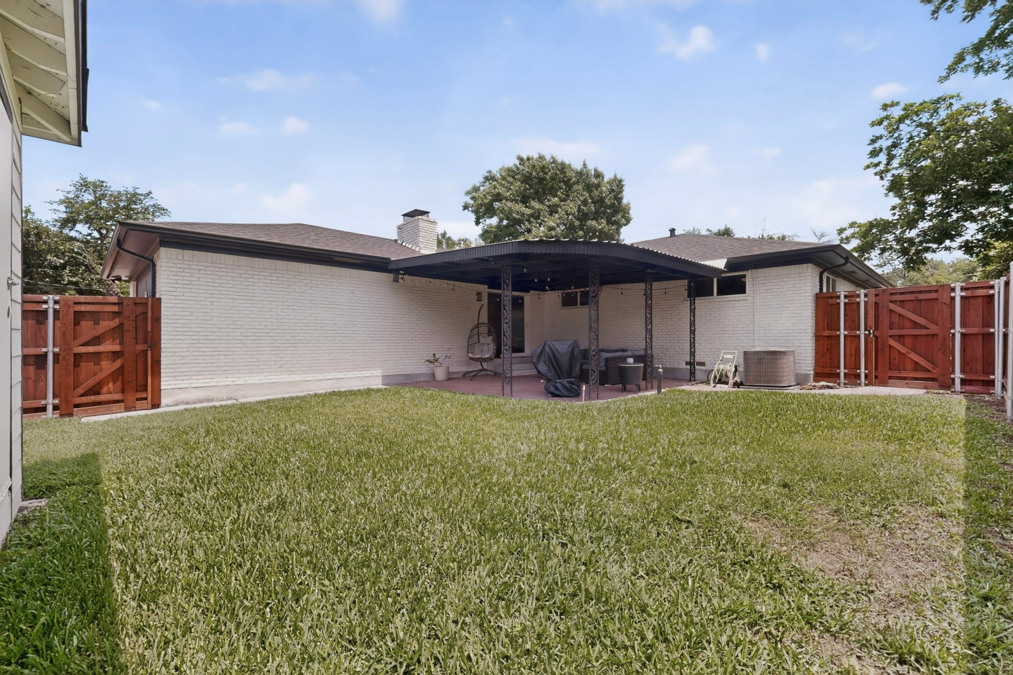 5822 Enchanted Lane Dallas TX 75227
