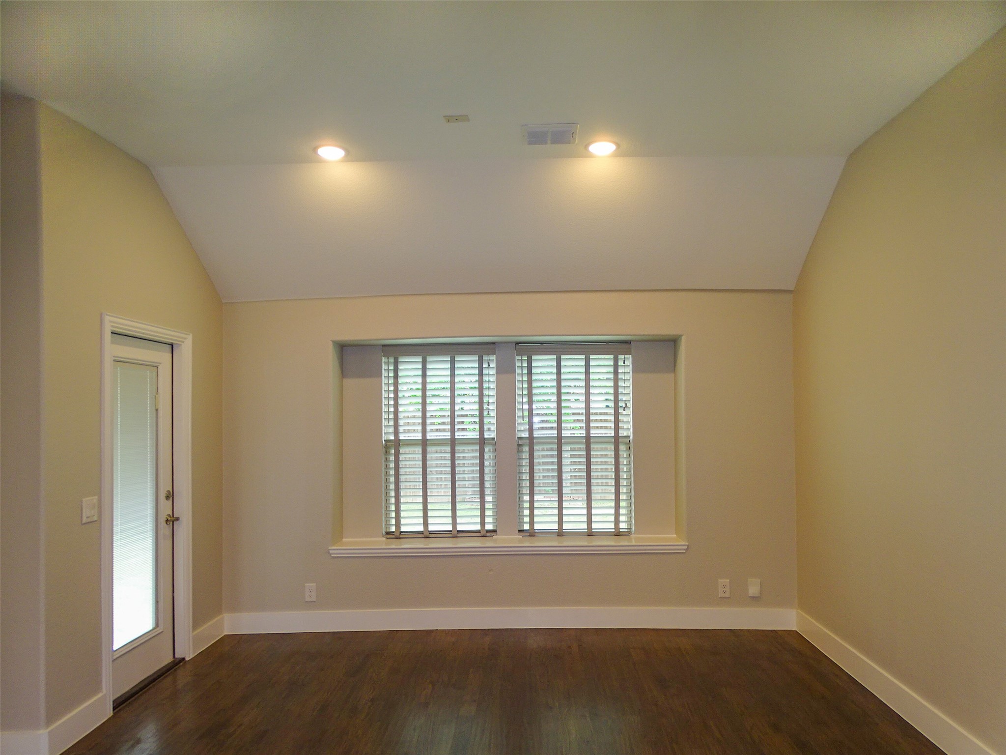 2125 Flora Lane Desoto TX 75115