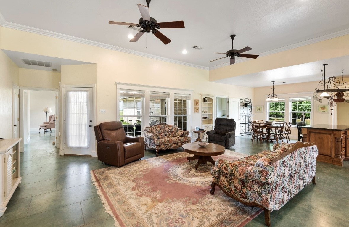 1211 W Fm 922 Valley View TX 76272