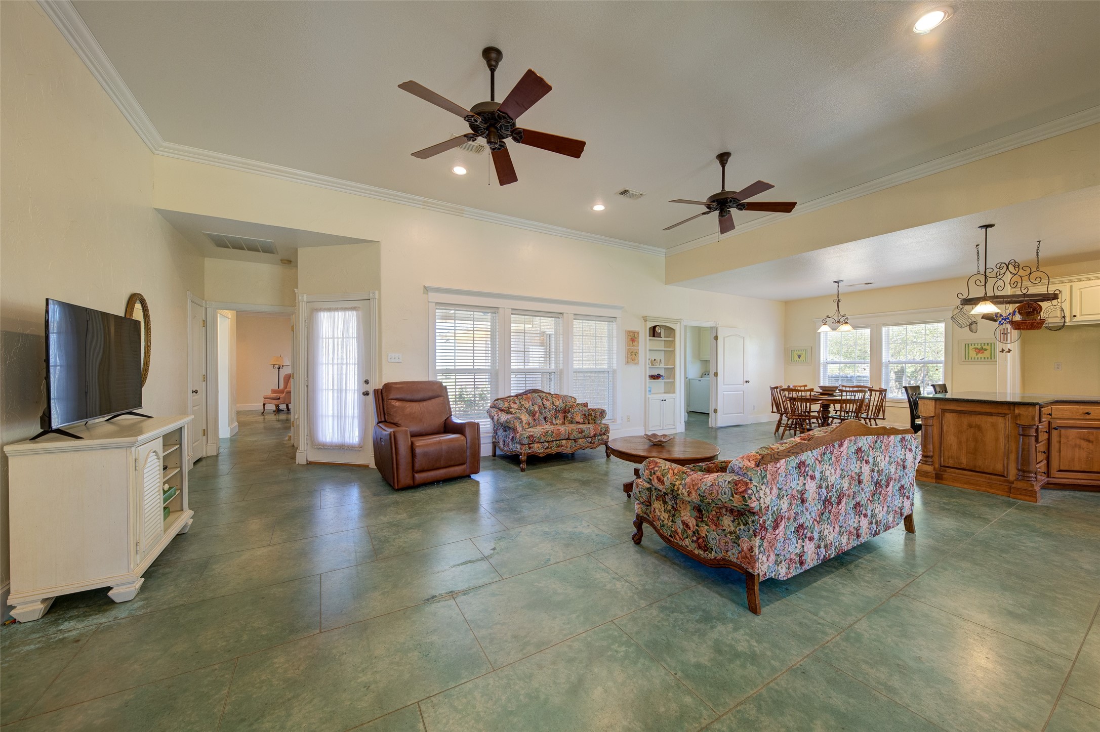 1211 W Fm 922 Valley View TX 76272