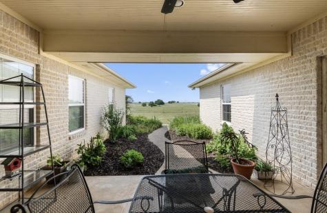 1211 W Fm 922 Valley View TX 76272