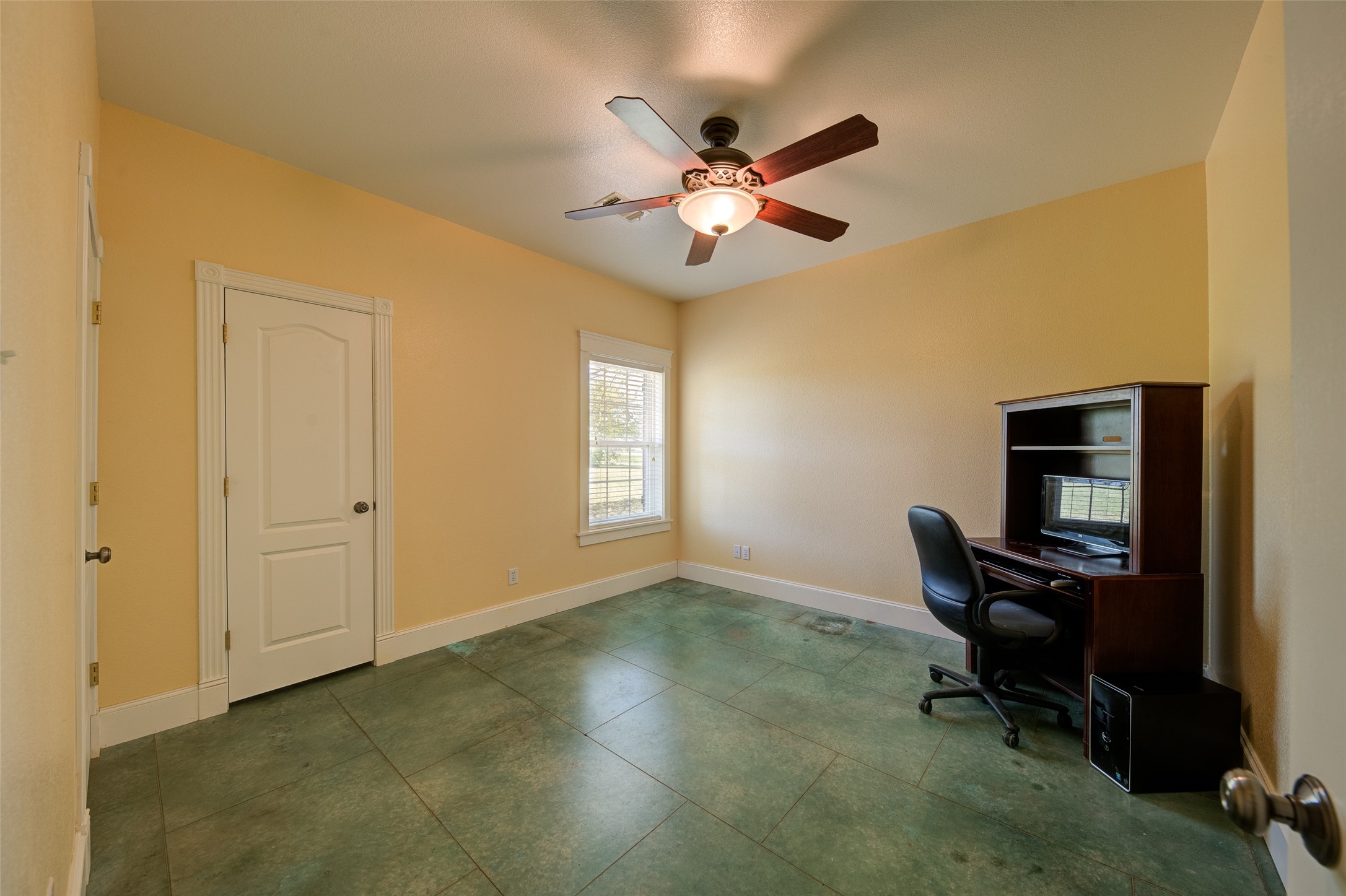 1211 W Fm 922 Valley View TX 76272