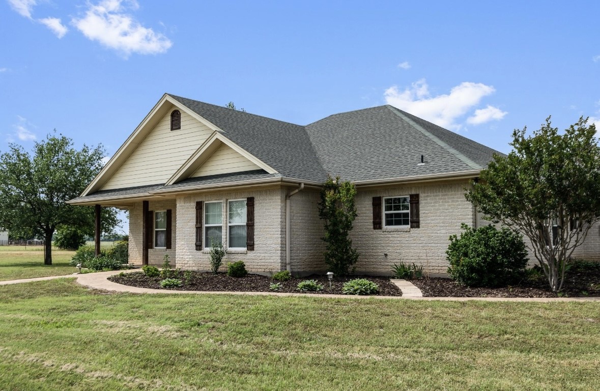 1211 W Fm 922 Valley View TX 76272