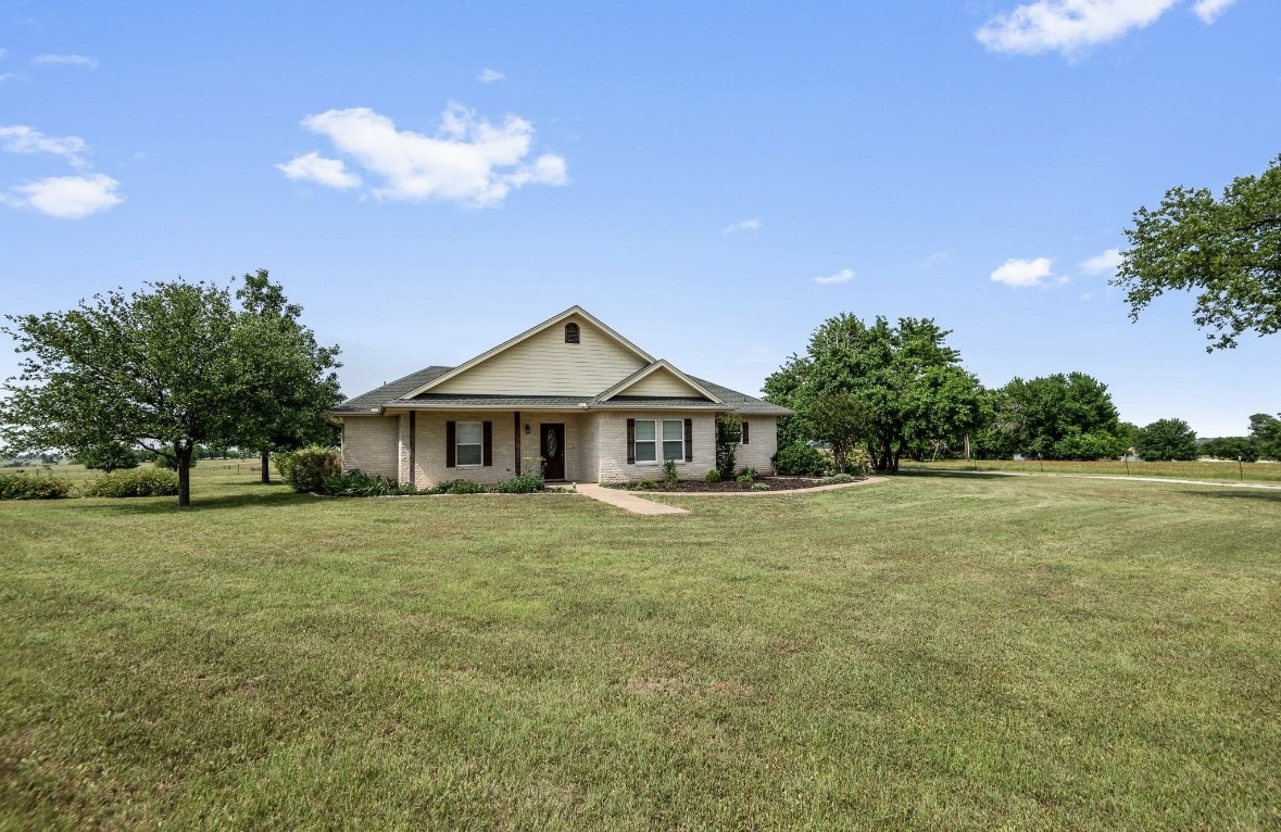 1211 W Fm 922 Valley View TX 76272