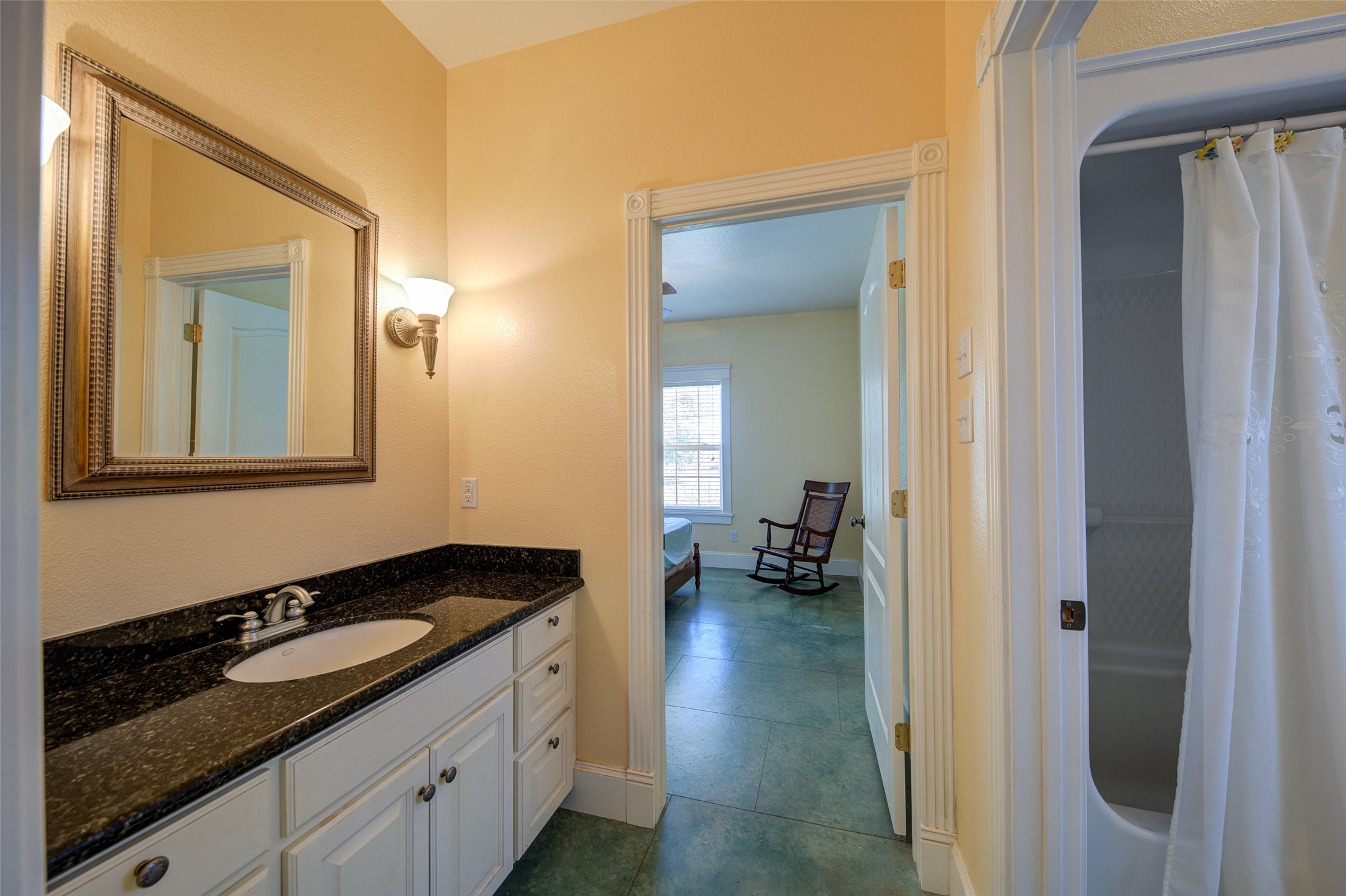 1211 W Fm 922 Valley View TX 76272