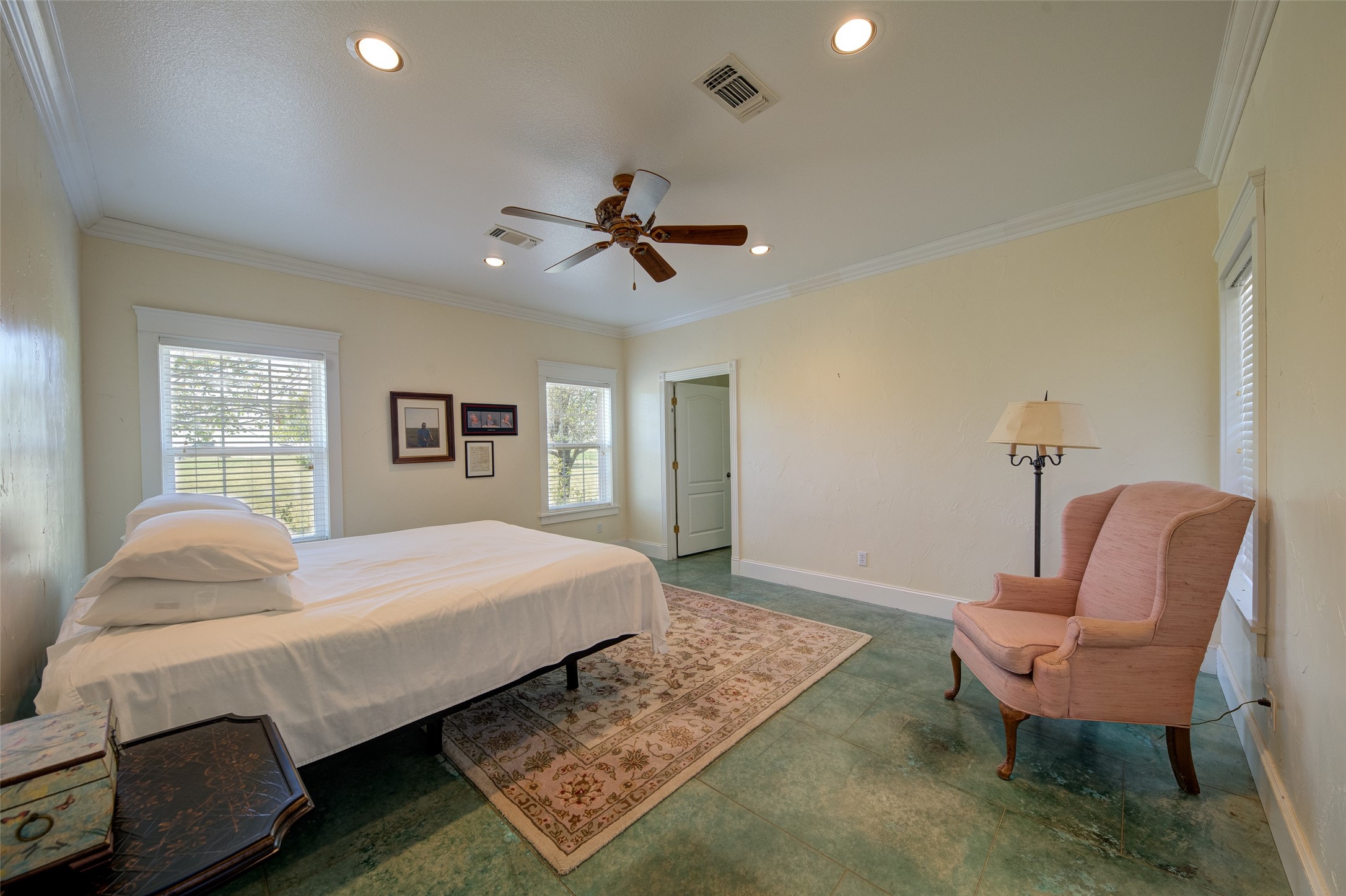 1211 W Fm 922 Valley View TX 76272