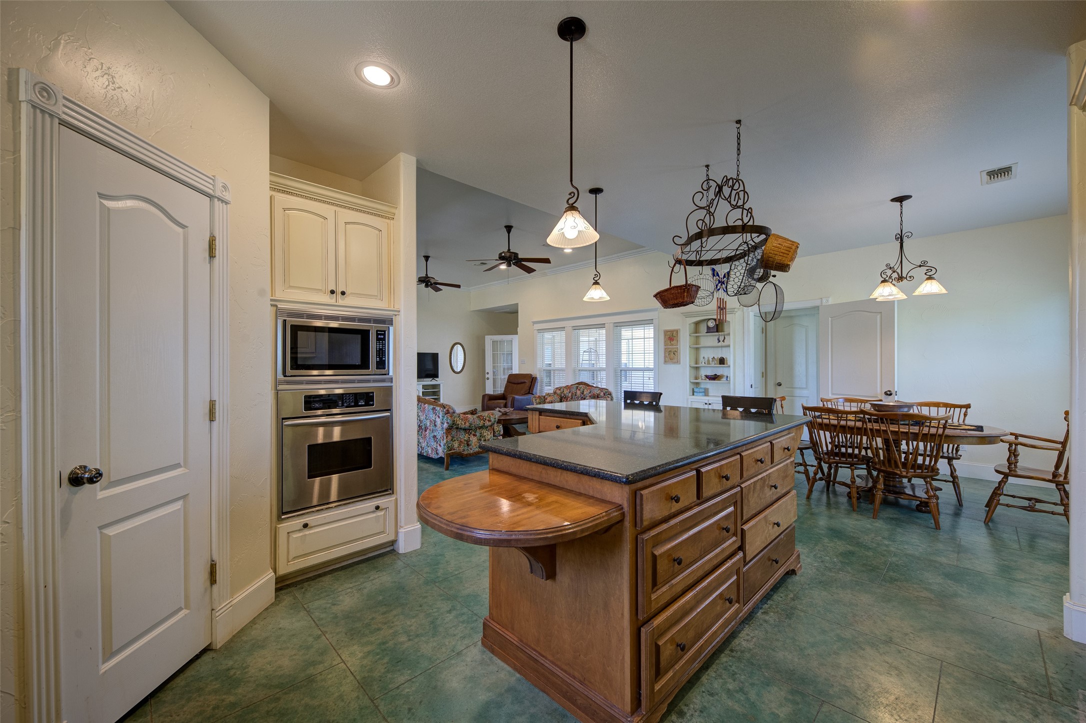 1211 W Fm 922 Valley View TX 76272