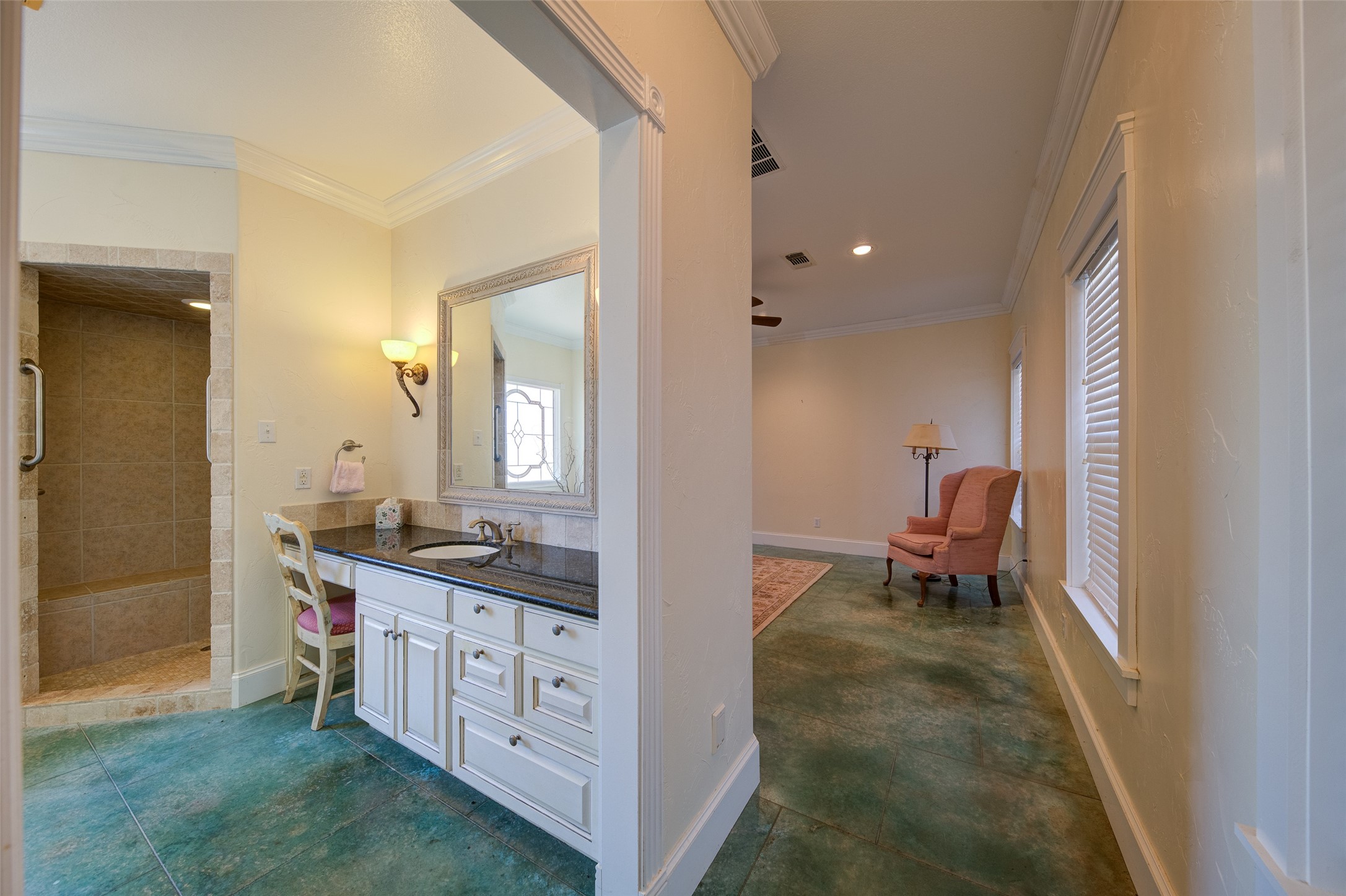1211 W Fm 922 Valley View TX 76272