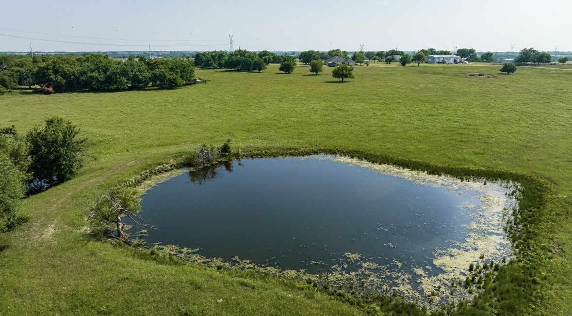 1211 W Fm 922 Valley View TX 76272