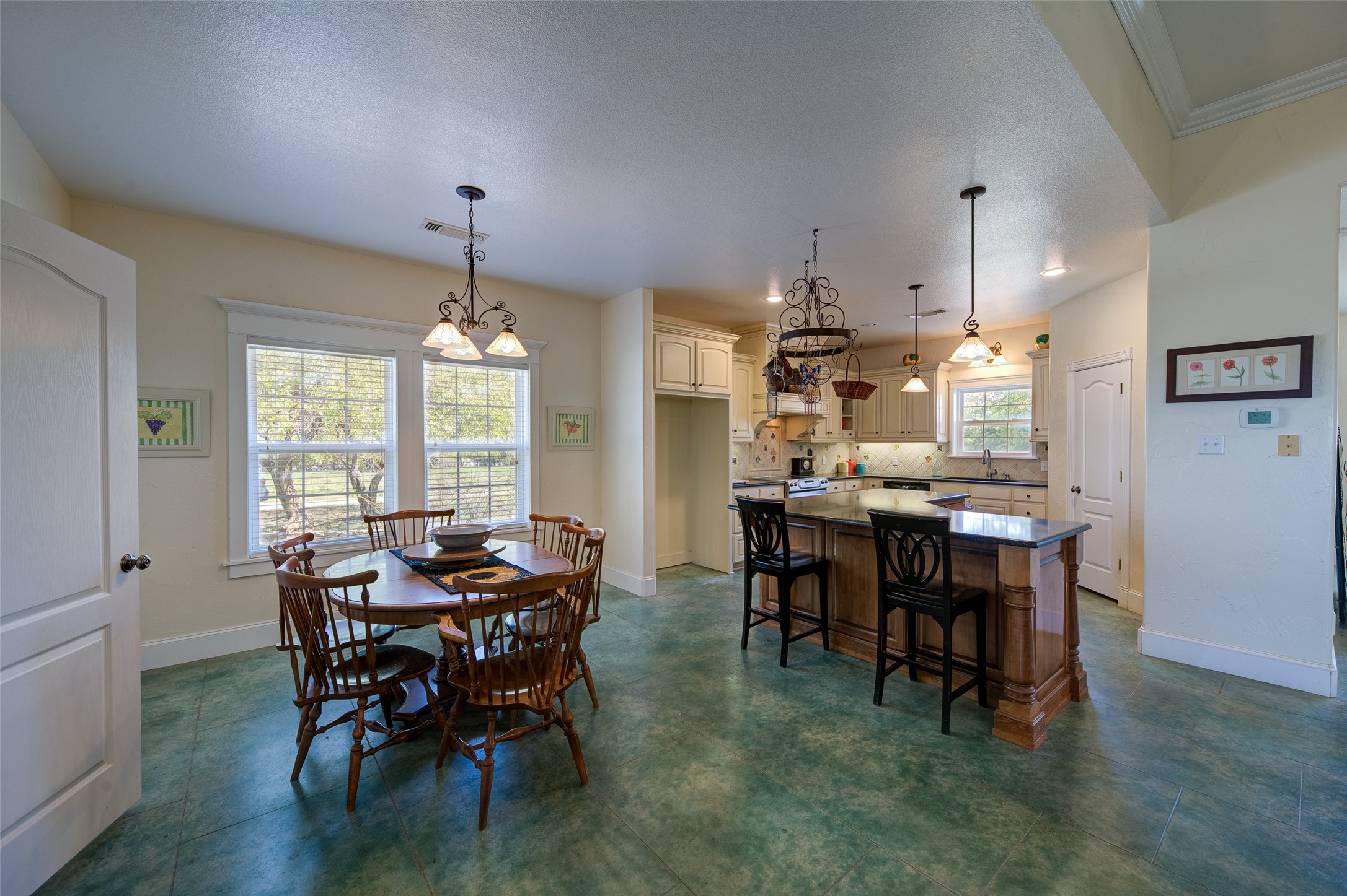 1211 W Fm 922 Valley View TX 76272