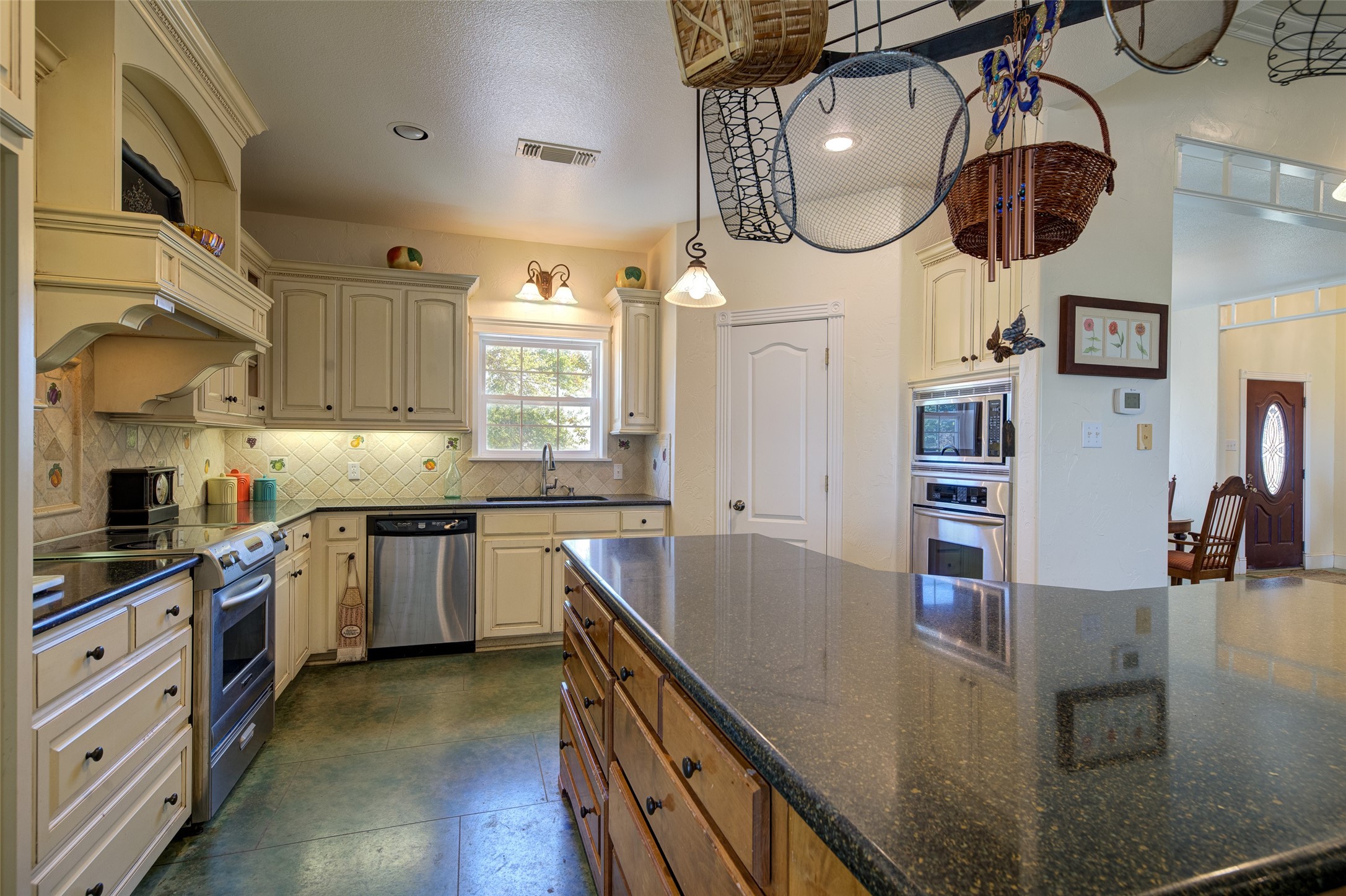 1211 W Fm 922 Valley View TX 76272