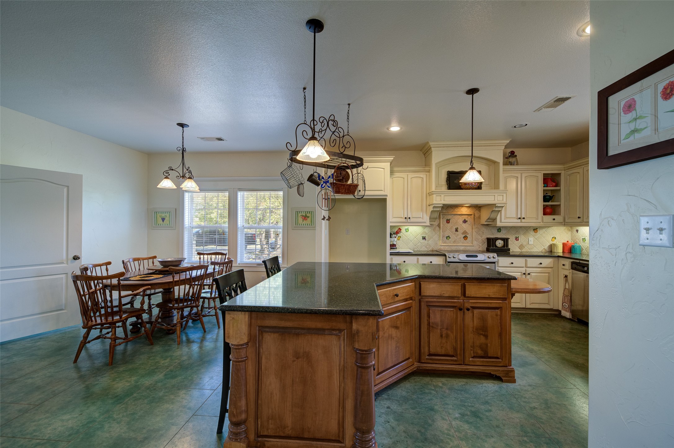 1211 W Fm 922 Valley View TX 76272