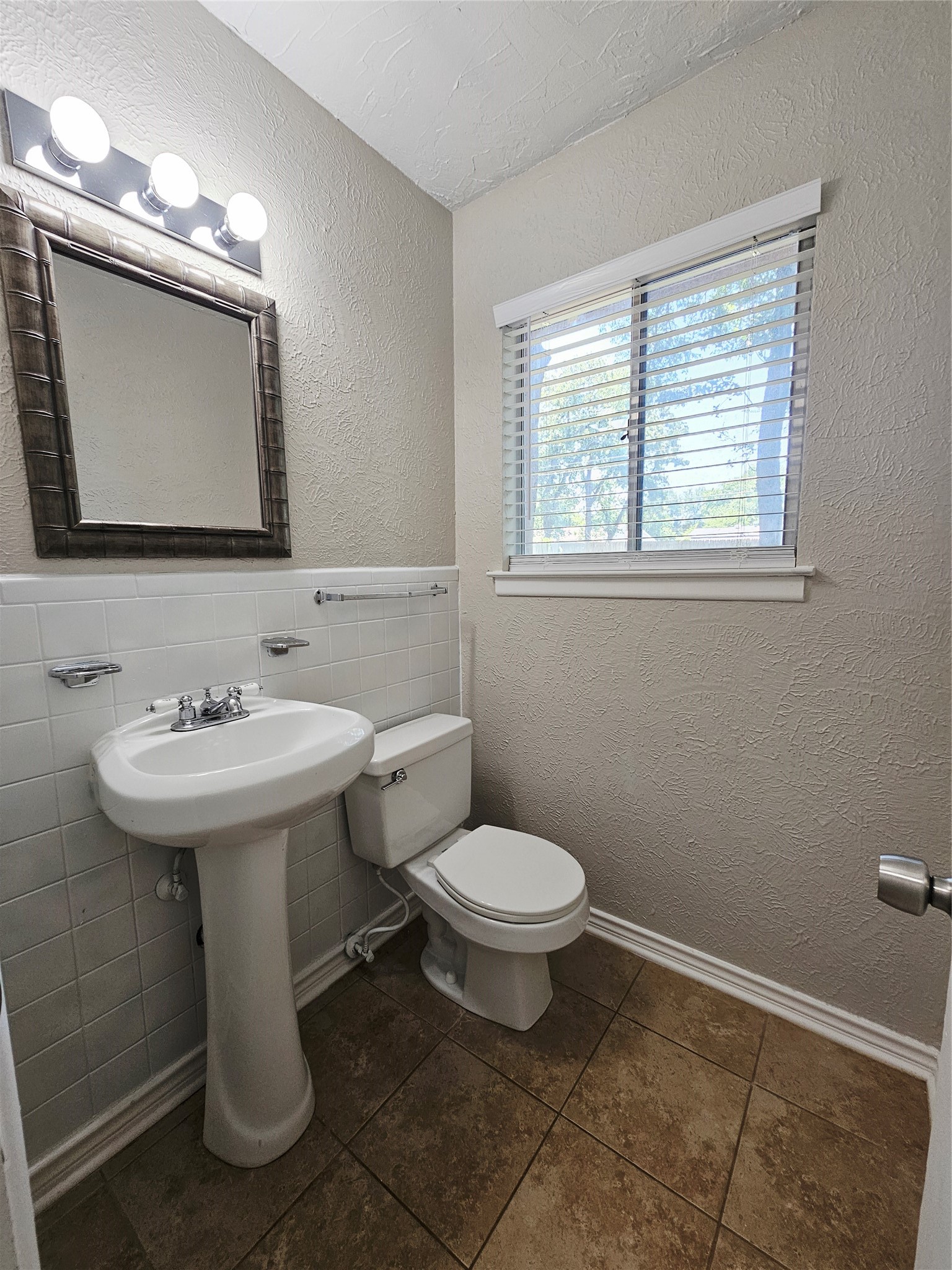 745 W Cedar Street Hurst TX 76053