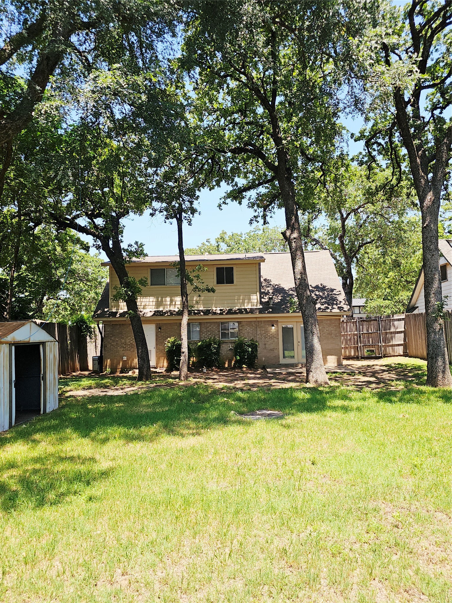 745 W Cedar Street Hurst TX 76053