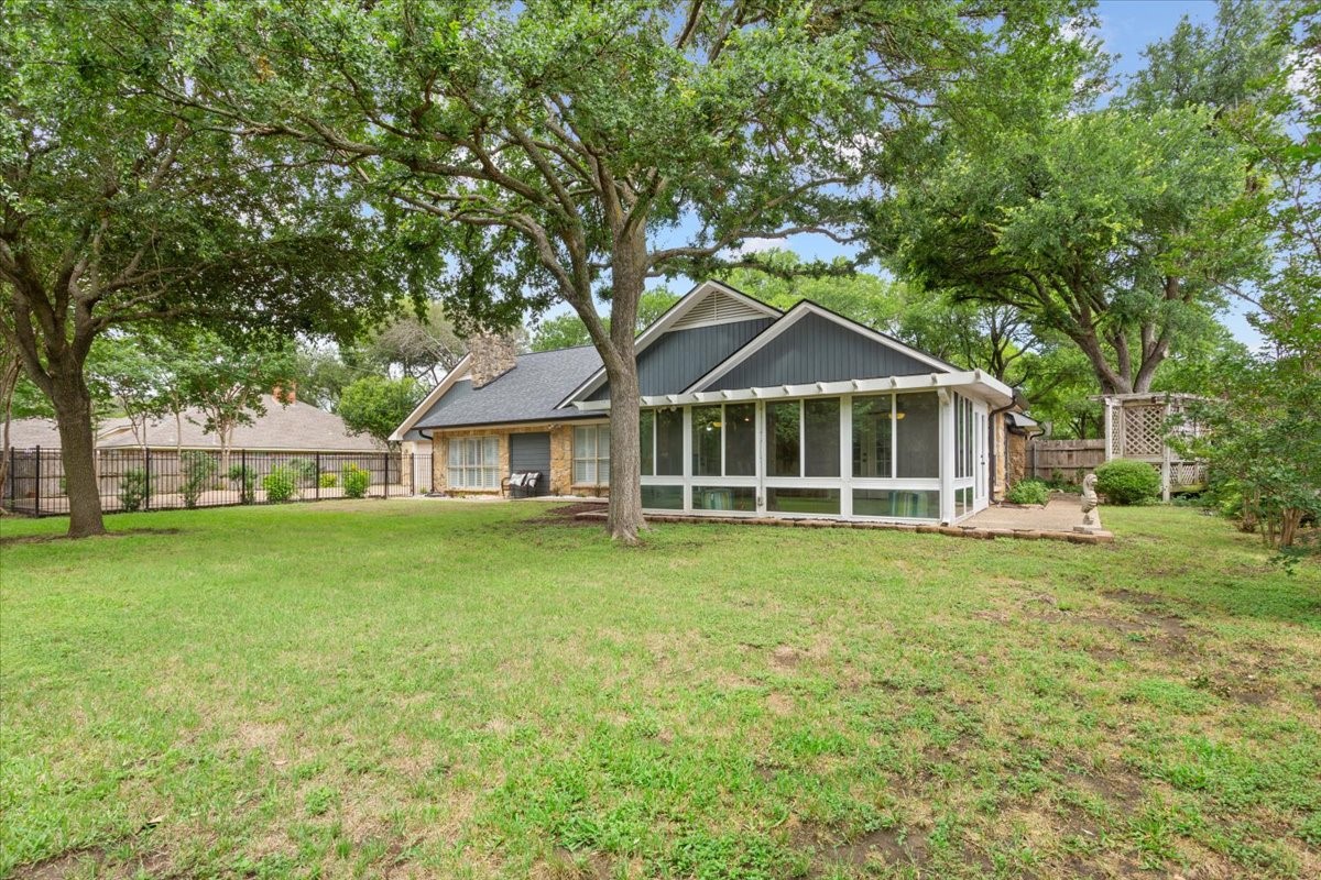 9519 Oak Springs Drive Woodway TX 76712